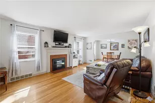 342 Wisteria Dr, Oakwood, OH 45419 - Photo 8