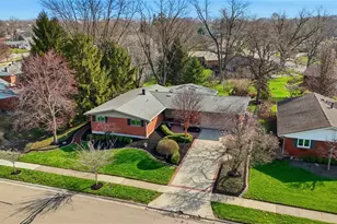 220 N Garber Dr, Tipp City, OH 45371 - Photo 2