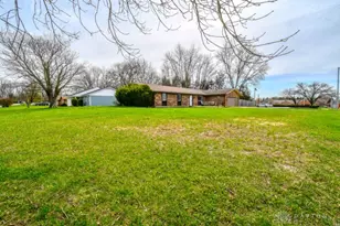 1276 Meadow Bridge Dr, Beavercreek, OH 45432 - Photo 4