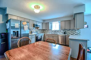 1276 Meadow Bridge Dr, Beavercreek, OH 45432 - Photo 14