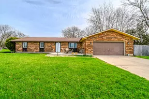 1276 Meadow Bridge Dr, Beavercreek, OH 45432 - Photo 6