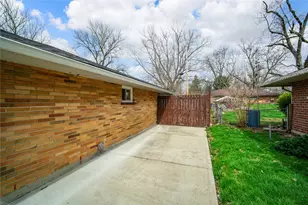 2183 Los Arrow Dr, Miami Township, OH 45439 - Photo 4