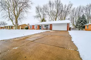 737 Honeysuckle Dr, Greenville Twp, OH 45331 - Photo 2