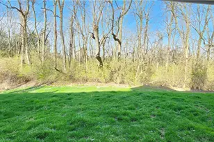 3946 W Summit Ridge Dr, Beavercreek, OH 45430 - Photo 2