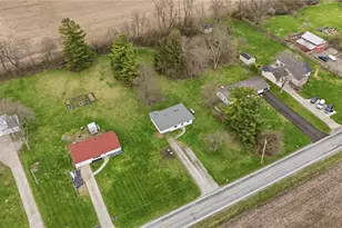 1166 W Sparrow Rd, Green Twp, OH 45502 - Photo 4