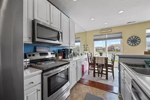 9252 Great Lakes Cir, Washington Twp, OH 45458 - Photo 18