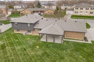 435 Blackstone Dr, Washington Twp, OH 45459 - Photo 2