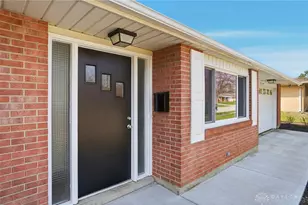 2724 Hazelbrook Dr, Butler Twp, OH 45414 - Photo 2