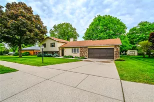 600 Royal Springs Dr, Springboro, OH 45066 - Photo 2