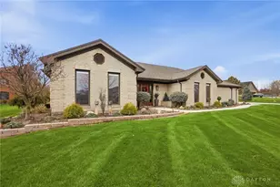 610 Stonecress Dr, Tipp City, OH 45371 - Photo 2