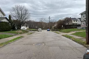 445 Sandhurst Dr, Dayton, OH 45405 - Photo 4