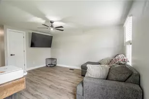 1037 Primrose Dr, West Carrollton, OH 45449 - Photo 4