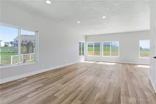 10124 S Cliff Swallow Ct, Miamisburg, OH 45342 - Photo 2