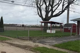 2000 Edge St, Piqua, OH 45356 - Photo 2