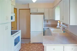 2731 Bahns Dr, Beavercreek, OH 45434 - Photo 4