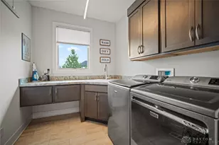 1864 Tossing Mane Ct, Centerville, OH 45458 - Photo 14