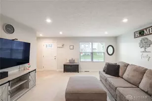 4341 Purple Aster Ct, Dayton, OH 45404 - Photo 2