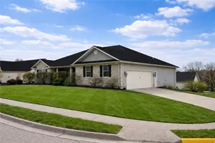 930 Oak Hill Ct, Troy, OH 45373 - Photo 2
