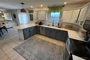 930 Oak Hill Ct, Troy, OH 45373 - Photo 8