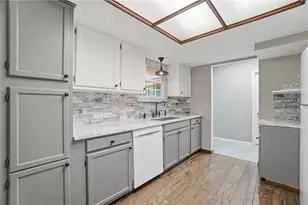 2303 Delvue Dr, Miami Township, OH 45459 - Photo 8