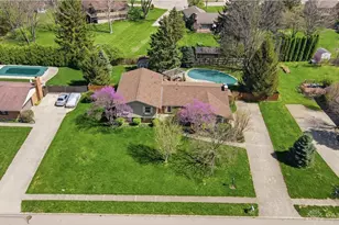 9964 Hummingbird Way, Dayton, OH 45458 - Photo 2