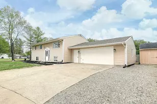 871 Marty Lee Ln, Carlisle, OH 45005 - Photo 2