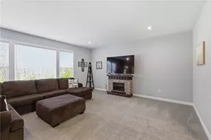 1267 Autumnview Dr, Batavia, OH 45103 - Photo 2