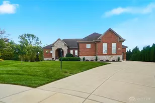 9440 Old Bridge Dr, Washington Twp, OH 45458 - Photo 6