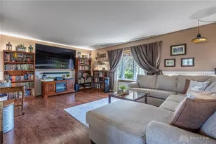 1011 Brookwood Ct, Fairborn, OH 45324 - Photo 6