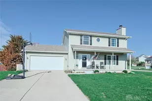 615 St James Pl, Trenton, OH 45067 - Photo 2