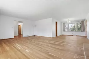 814 Wellington Dr, Springfield Twp, OH 45506 - Photo 10