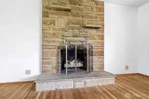 814 Wellington Dr, Springfield Twp, OH 45506 - Photo 8