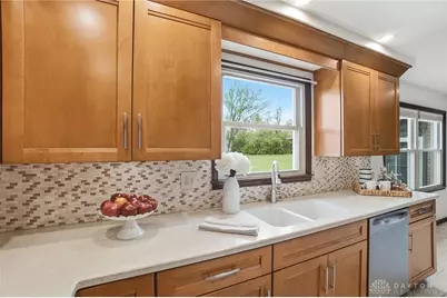 1650 E Slater Court, Beavercreek Twp, OH 45385 - Photo 8