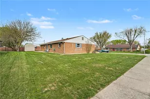 301 Porter Dr, Englewood, OH 45322 - Photo 4