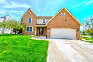 790 Chaucer Ln, Tipp City, OH 45371 - Photo 2