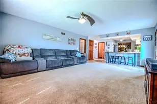 790 Chaucer Ln, Tipp City, OH 45371 - Photo 4