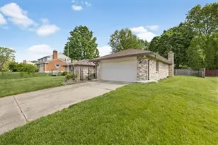 6330 Rangeview Dr, Clayton, OH 45415 - Photo 4