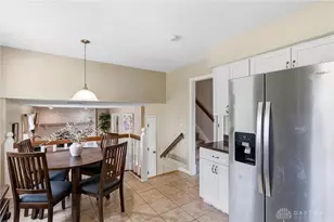 8750 Castlecreek Dr, Centerville, OH 45458 - Photo 14