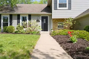 8750 Castlecreek Dr, Centerville, OH 45458 - Photo 2