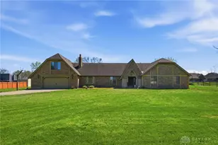 926 Goal Post Dr, Washington Twp, OH 45458 - Photo 2