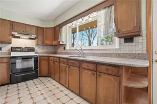 1047 Steven Circle Dr, Bethel Twp, OH 45344 - Photo 18
