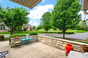 173 Scarborough Village Dr, Washington Twp, OH 45458 - Photo 4