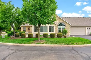 173 Scarborough Village Dr, Washington Twp, OH 45458 - Photo 2
