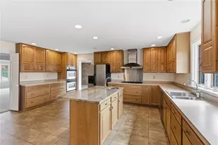 6835 St Laurent Cir, Washington Twp, OH 45459 - Photo 16