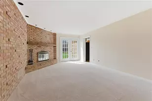 6835 St Laurent Cir, Washington Twp, OH 45459 - Photo 12