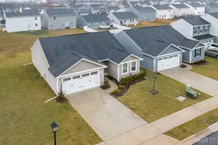 195 Skyway Dr, Springfield Twp, OH 45505 - Photo 2