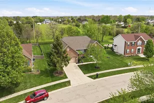6899 Evergreen Cir, Huber Heights, OH 45424 - Photo 4
