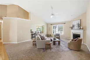 6899 Evergreen Cir, Huber Heights, OH 45424 - Photo 12