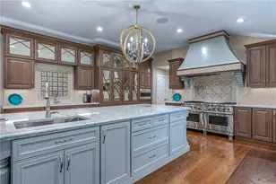 317 Colonial Ln, Washington Twp, OH 45429 - Photo 18