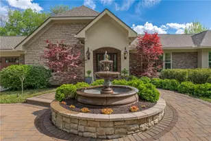 317 Colonial Ln, Washington Twp, OH 45429 - Photo 4